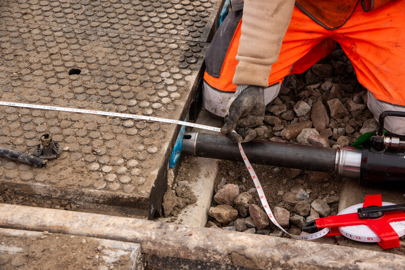 Tensioning the strand and checking compression and alignment